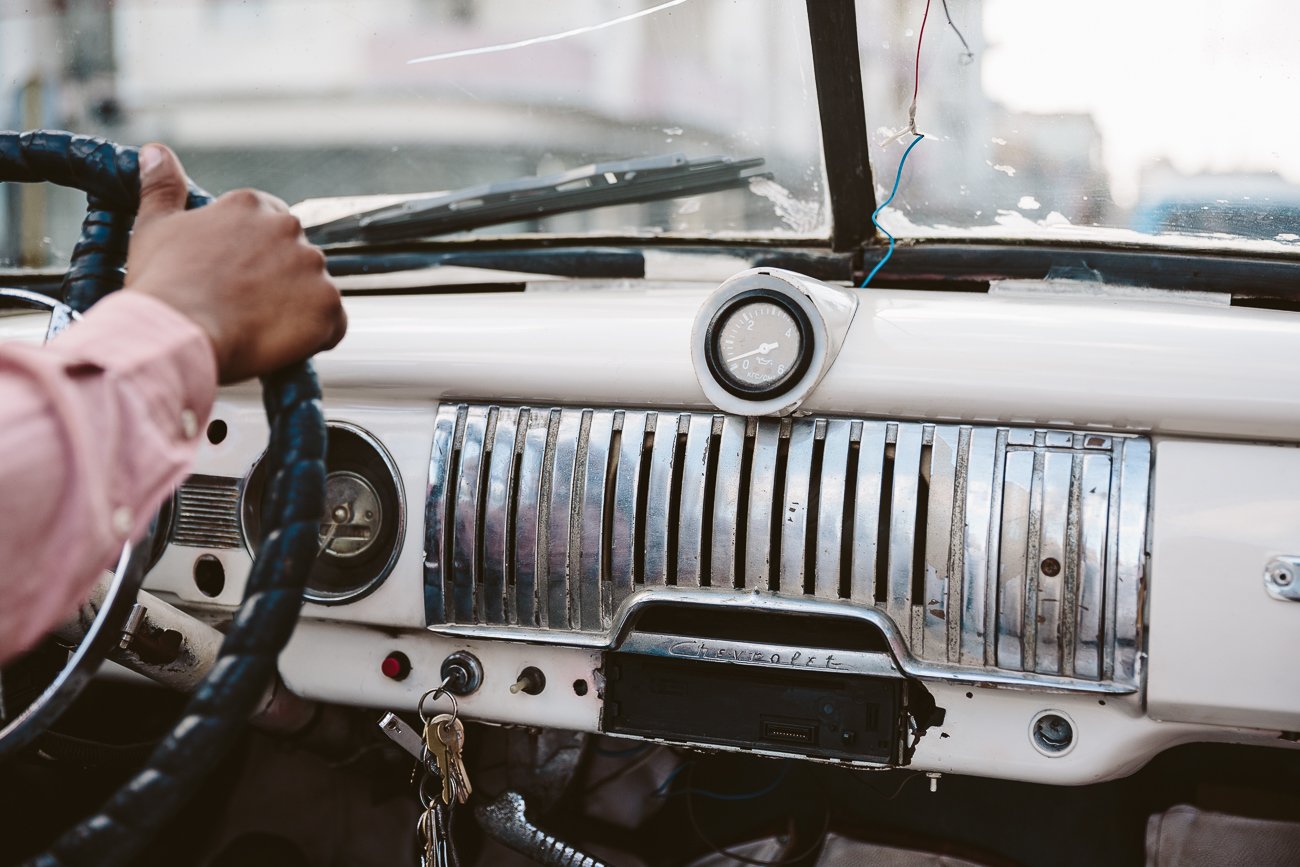 detaliu al unui Chevy din 1954 în Havana Cuba